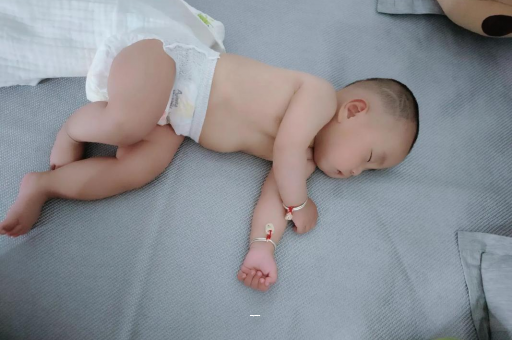 清徐宝宝先长上牙还是下牙